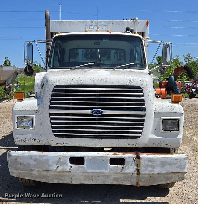 Image of Ford L8000 equipment image 1