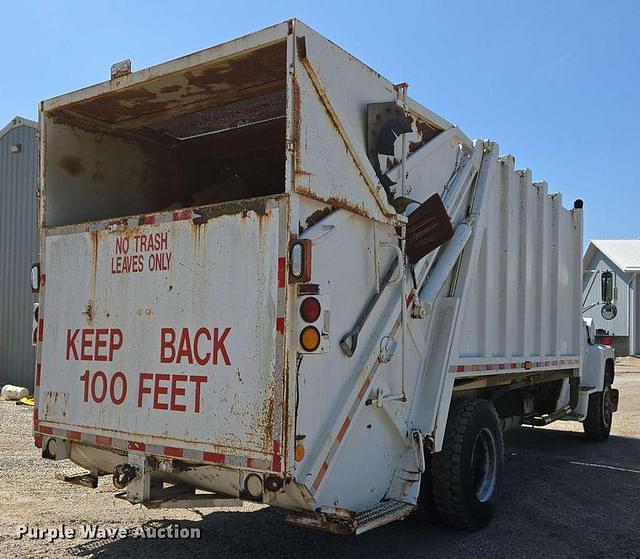 Image of Ford L8000 equipment image 4