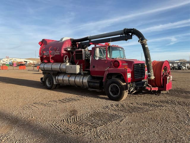 Image of Ford L8000 equipment image 1