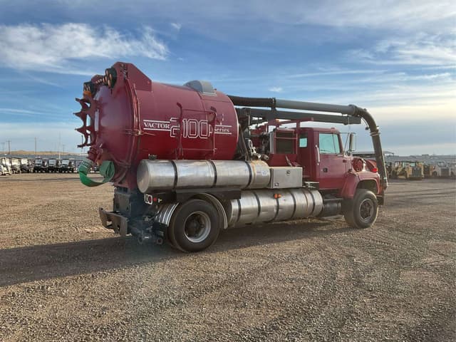 Image of Ford L8000 equipment image 2