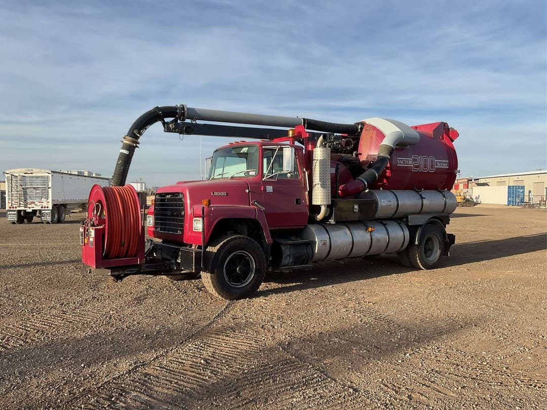 Image of Ford L8000 Primary image