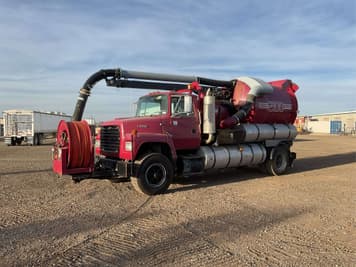 Main image Ford L8000