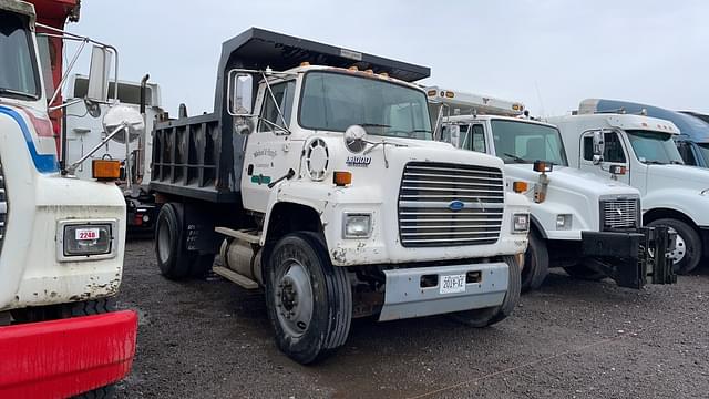Image of Ford L8000 equipment image 2