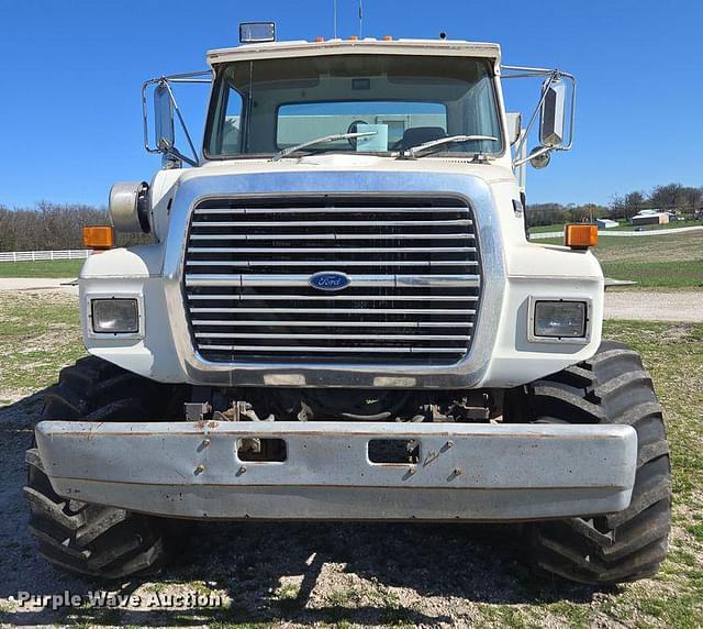 Image of Ford L8000 equipment image 1