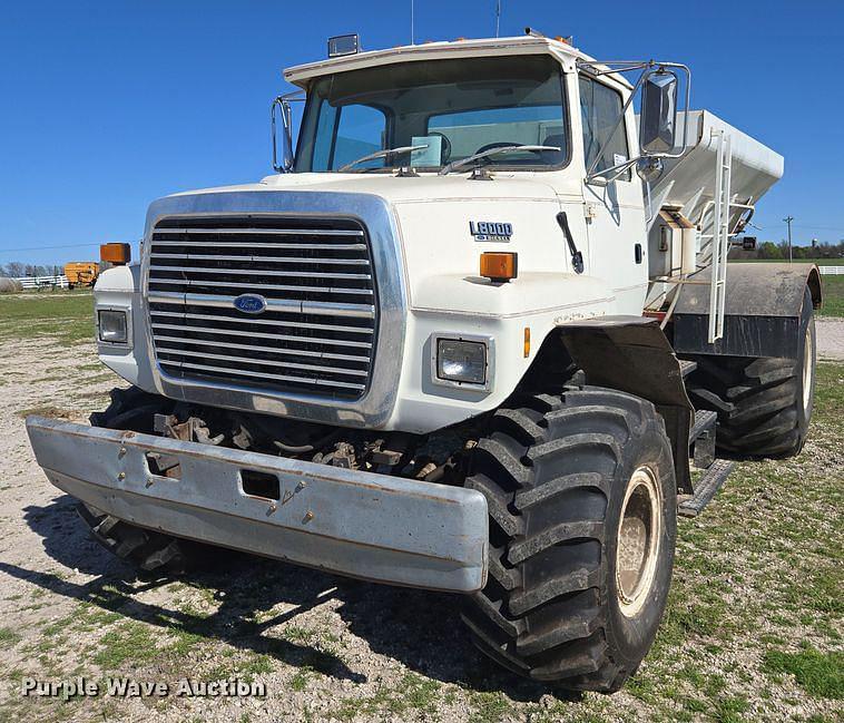 Image of Ford L8000 Primary image