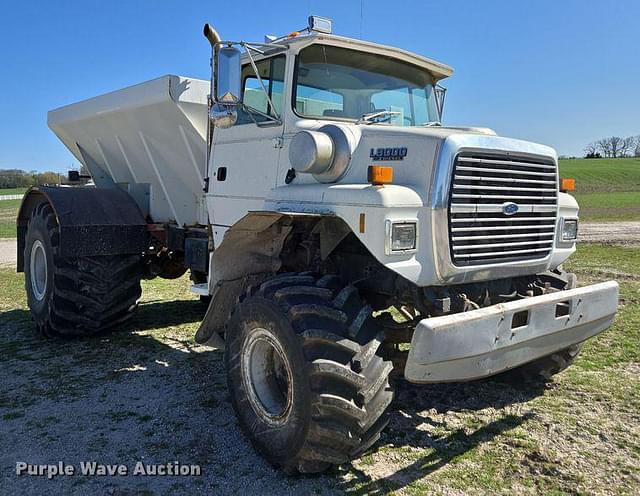 Image of Ford L8000 equipment image 2