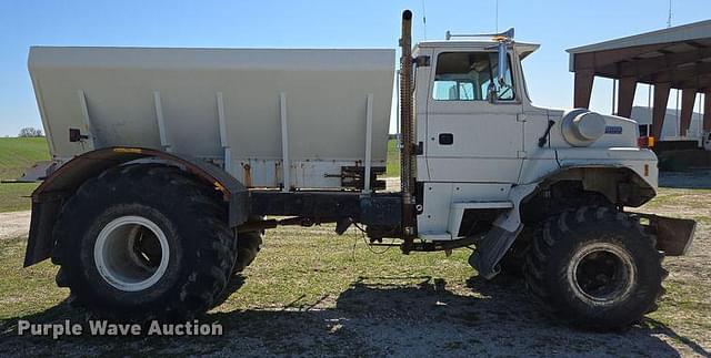 Image of Ford L8000 equipment image 3