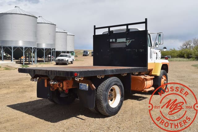 Image of Ford L8000 equipment image 4