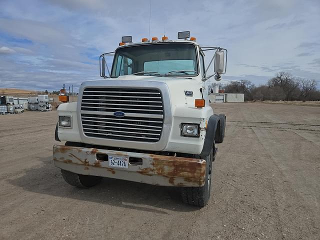 Image of Ford L8000 equipment image 4