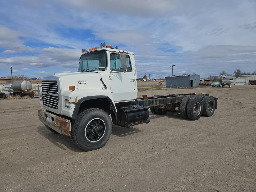 Image of Ford L8000 Primary image