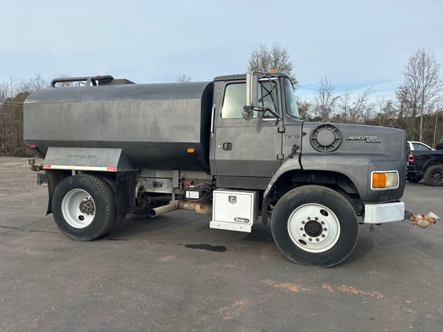 Image of Ford L9000 equipment image 3