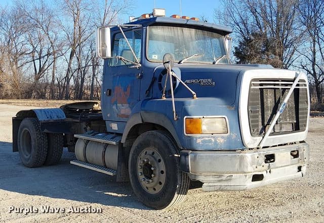 Image of Ford L9000 equipment image 2