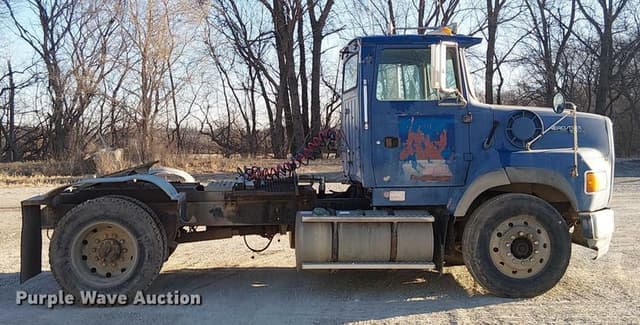 Image of Ford L9000 equipment image 3