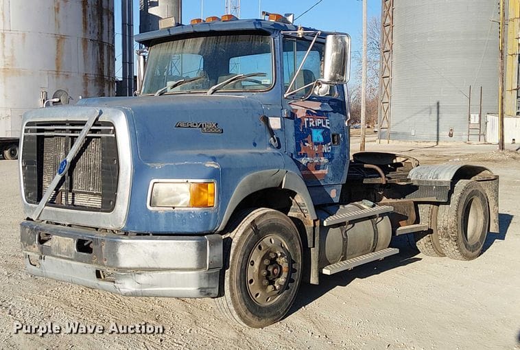 1994 Ford L9000 Equipment Image0