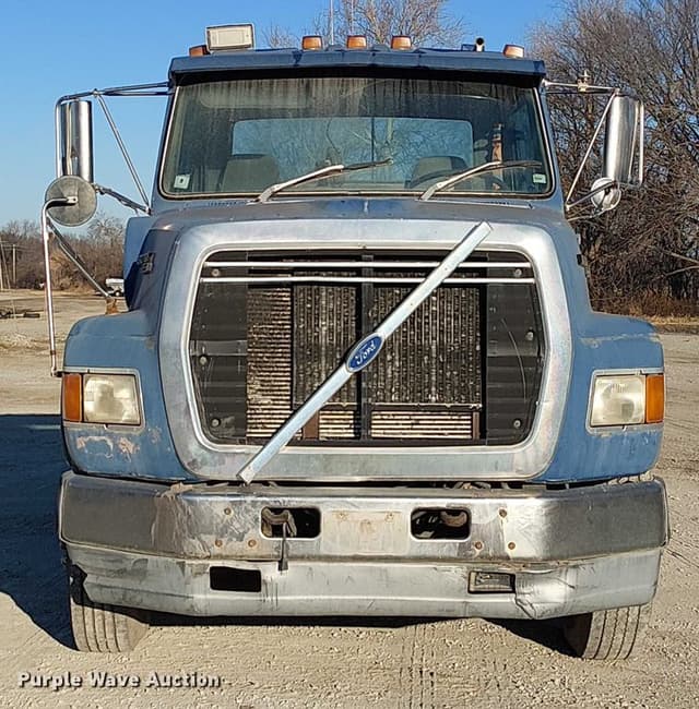 Image of Ford L9000 equipment image 1