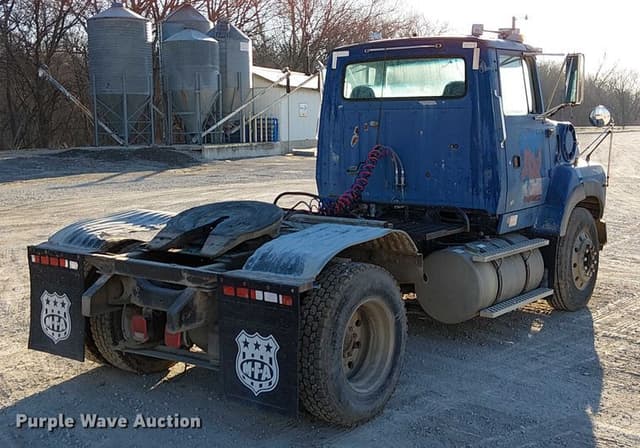 Image of Ford L9000 equipment image 4