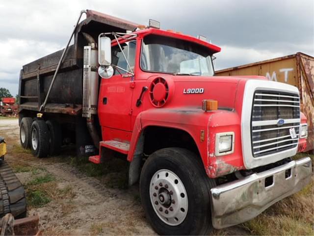 Image of Ford F-9000 equipment image 3