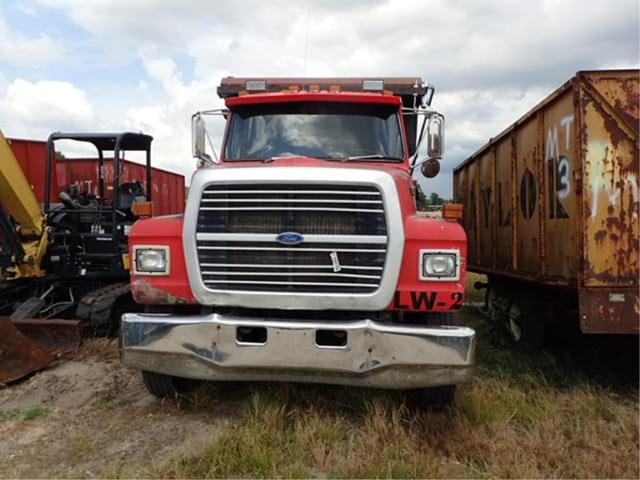 Image of Ford F-9000 equipment image 2