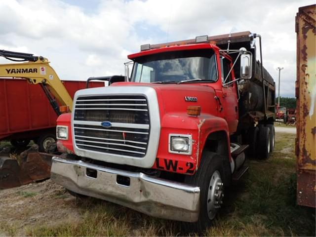 Image of Ford F-9000 equipment image 1