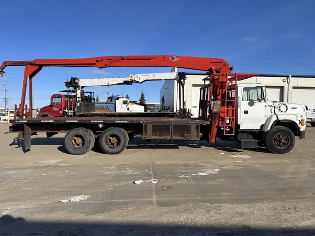 Image of Ford L9000 equipment image 3