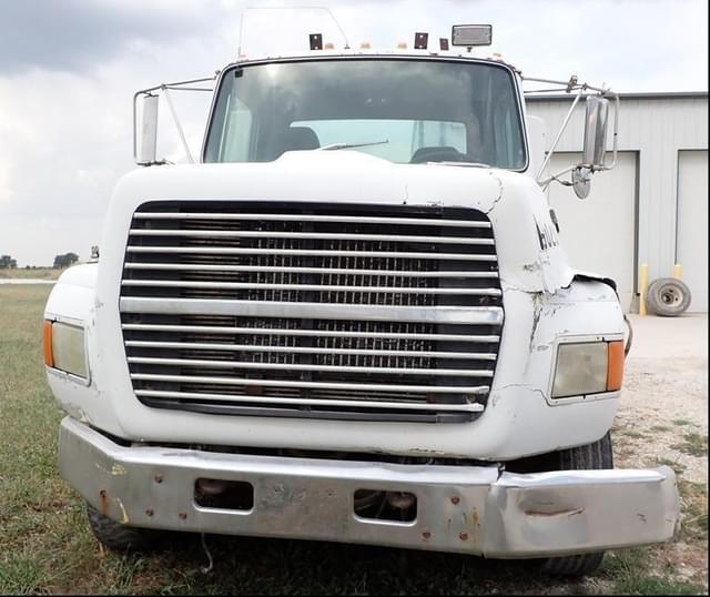 Image of Ford L9000 equipment image 2