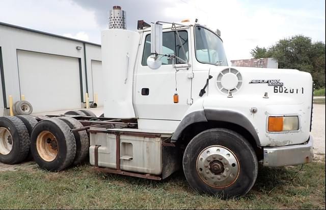 Image of Ford L9000 equipment image 4