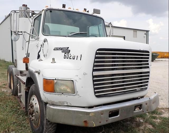 Image of Ford L9000 equipment image 3