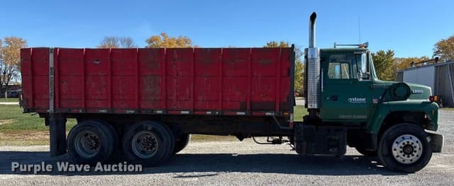 Image of Ford L9000 equipment image 3