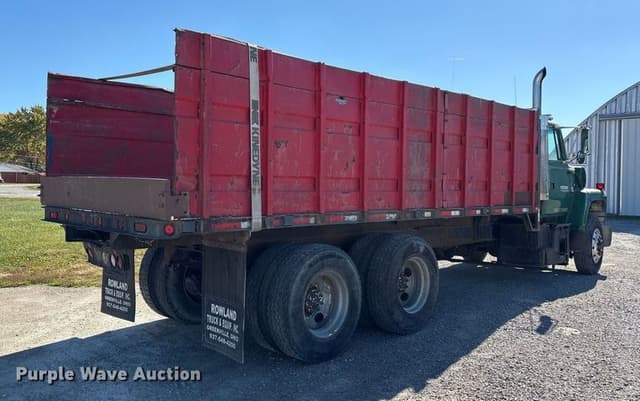 Image of Ford L9000 equipment image 4