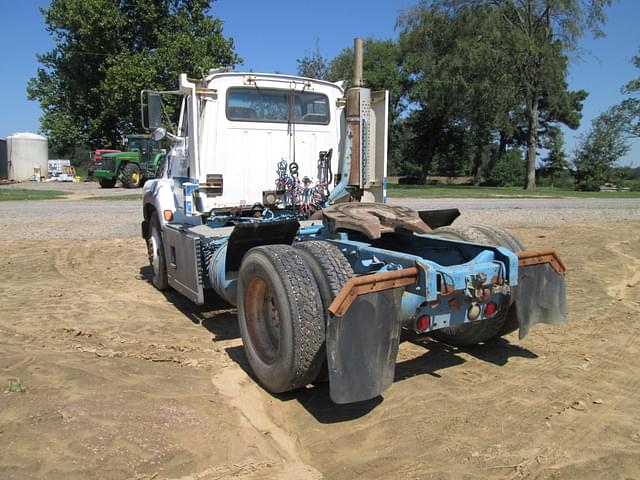 Image of Ford L9000 equipment image 3