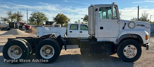 Image of Ford L9000 equipment image 3