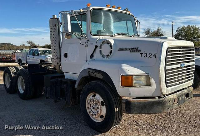 Image of Ford L9000 equipment image 2