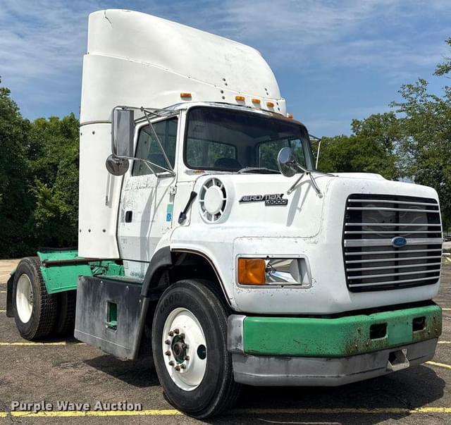Image of Ford L9000 equipment image 2