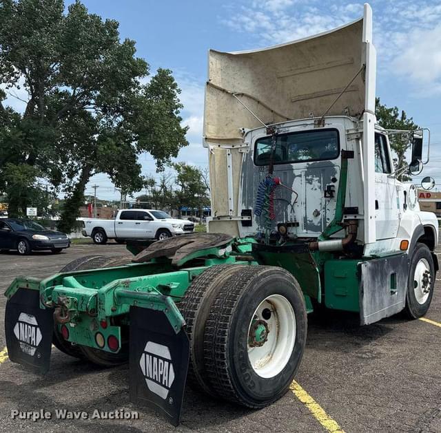 Image of Ford L9000 equipment image 4