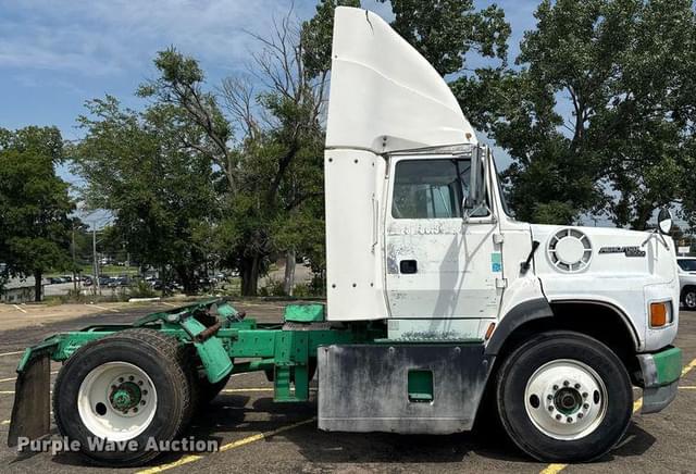 Image of Ford L9000 equipment image 3