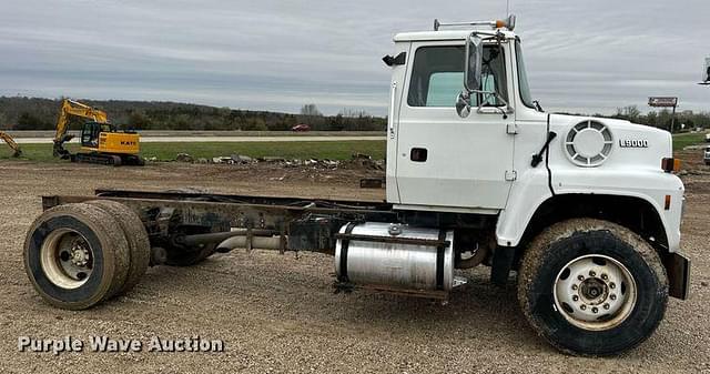 Image of Ford L9000 equipment image 3