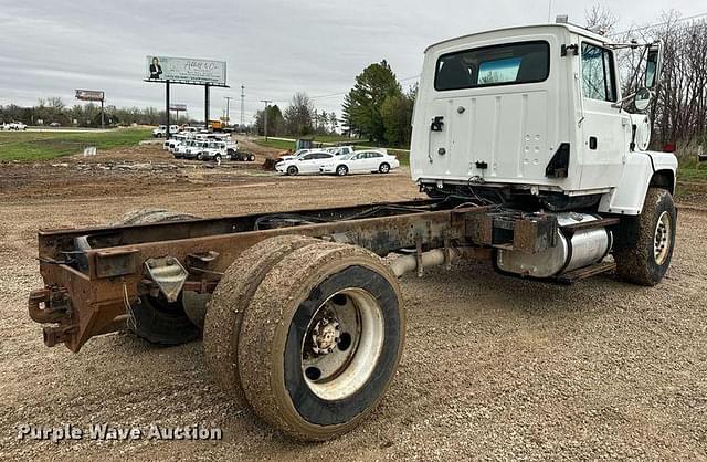 Image of Ford L9000 equipment image 4