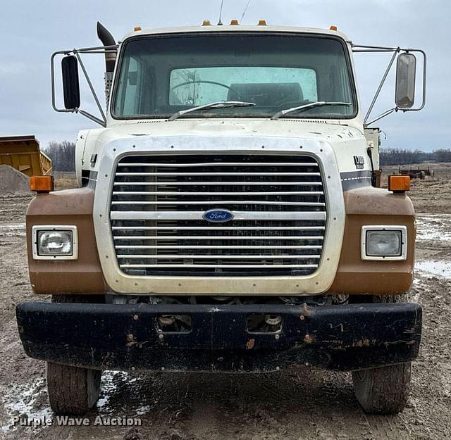 Image of Ford L7000 equipment image 1