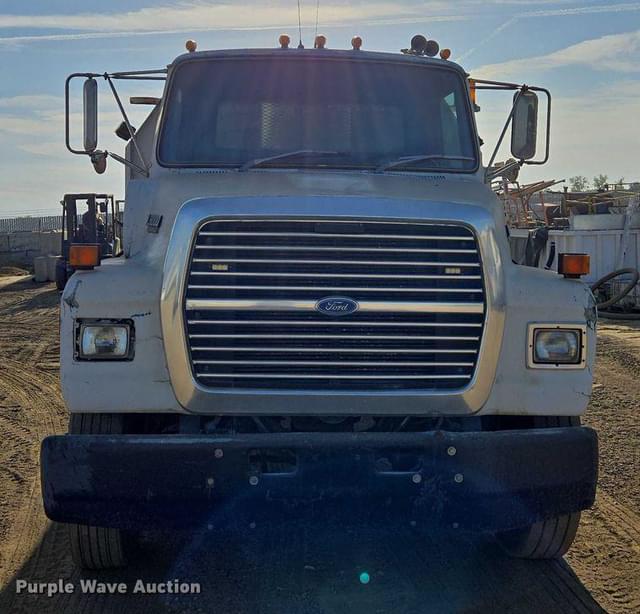 Image of Ford LN8000 equipment image 1