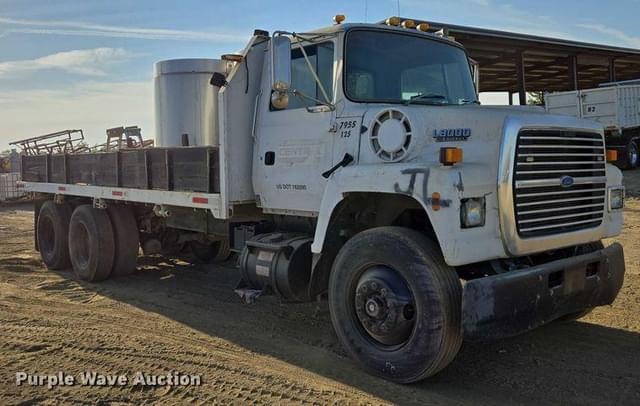 Image of Ford LN8000 equipment image 2