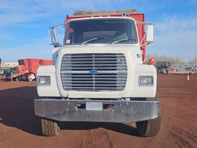 Image of Ford L8000 equipment image 2