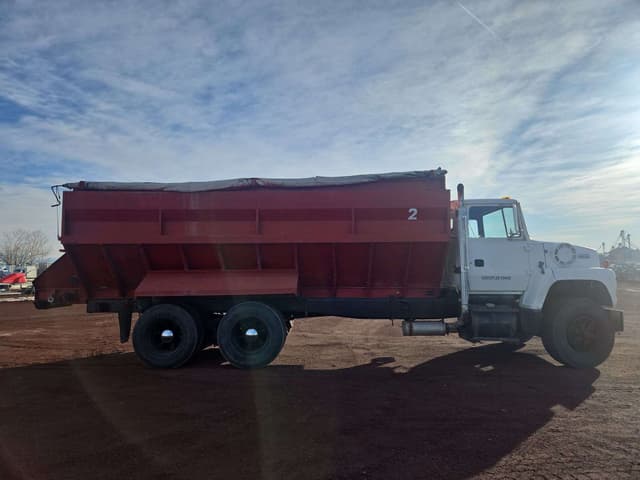 Image of Ford L8000 equipment image 4