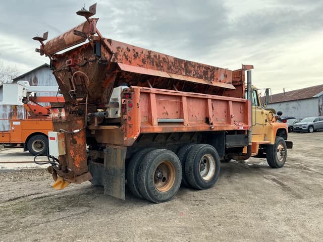 Image of Ford LT9000 equipment image 4