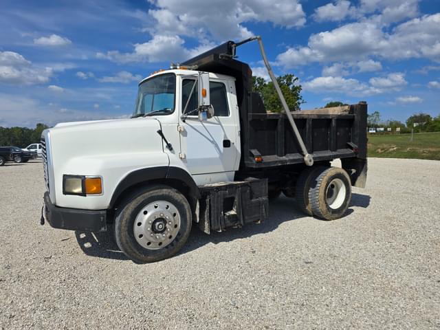 Image of Ford F-9000 equipment image 3