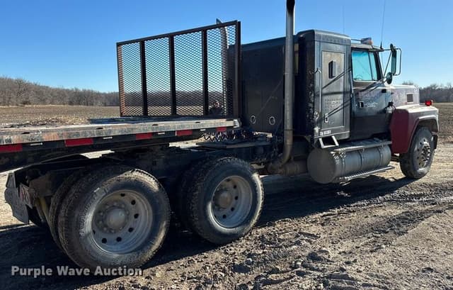 Image of Ford LTL9000 equipment image 4