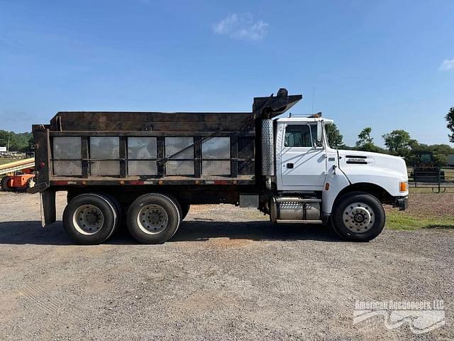 Image of Ford LTLA9000 equipment image 4