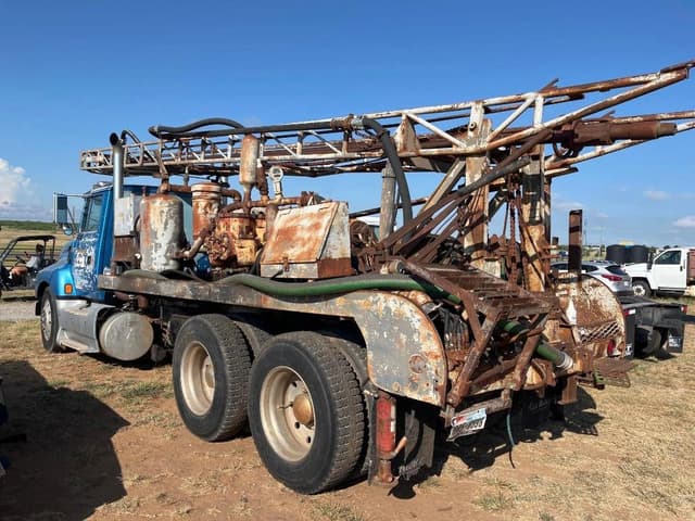Image of Ford LTLA9000 equipment image 2