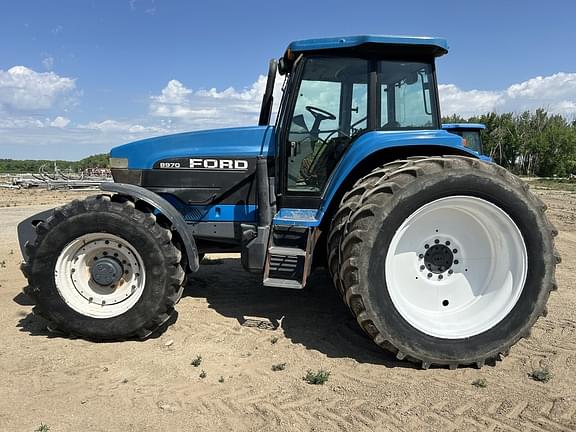 Image of New Holland 8970 equipment image 2
