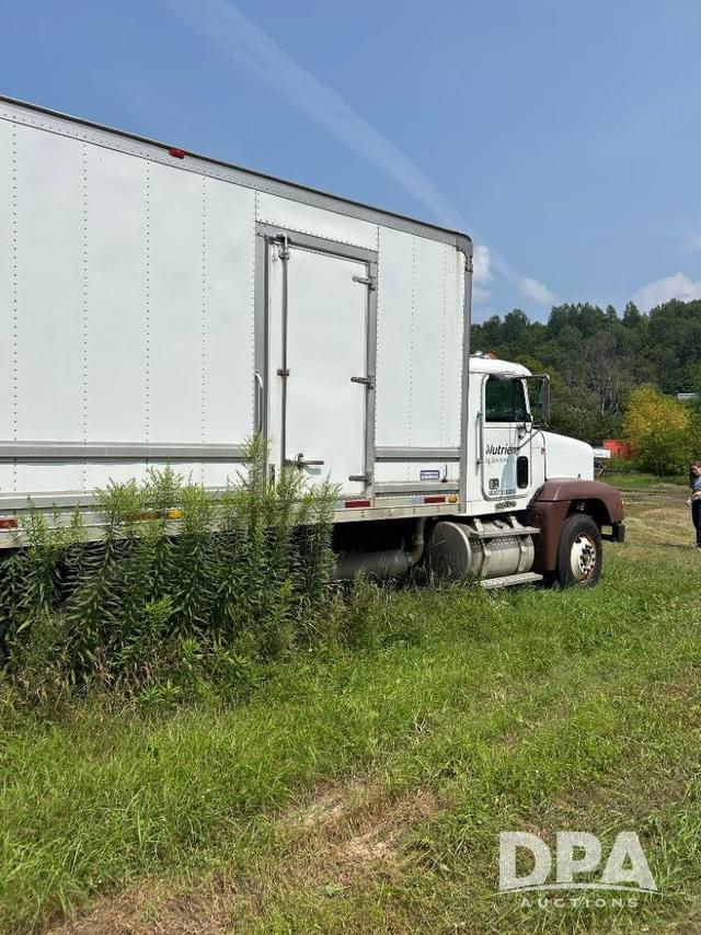 Image of Freightliner Cascadia equipment image 4