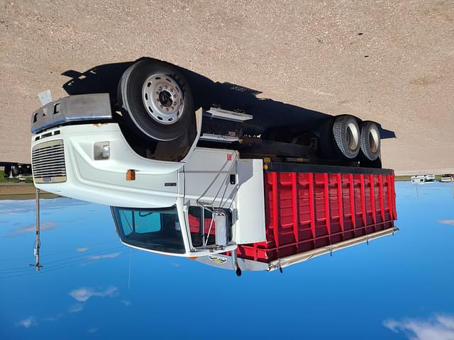 Image of Freightliner FL106 equipment image 1